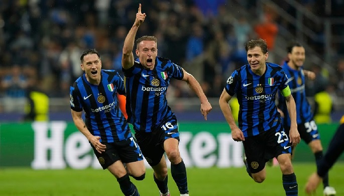 Inter Milan's Italian midfielder Davide Frattesi celebrates scoring his team's fourth goal with teammates during the UEFA Champions League in Milan on May 6, 2025. Inter Milan's Italian midfielder Davide Frattesi celebrates scoring his team's fourth goal with teammates during the UEFA Champions League in Milan on May 6, 2025.