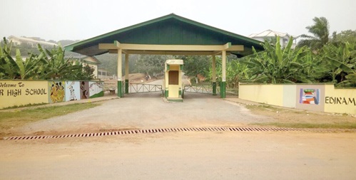 Entrance of Edinaman SHS Entrance of Edinaman SHS