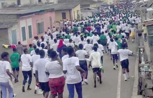 The old students and current students did a walk through the streets of Elmina