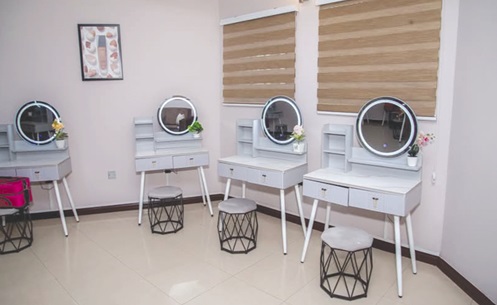 A makeup training setup