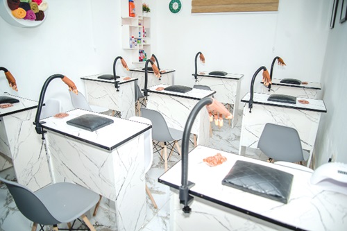 A nail studio for training