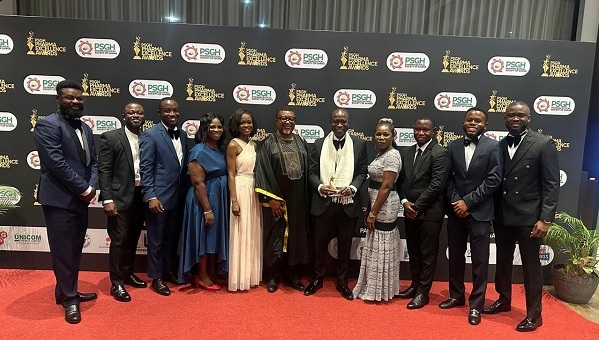 Dr William Adum Addo (5th from right), CEO of JM Addo & Sons Pharmaceuticals Ltd., and his team after receiving the award Wormplex 400 wins award
