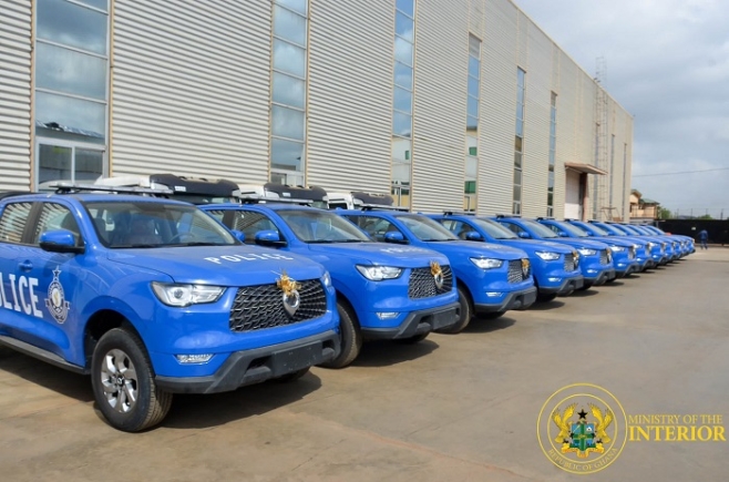 24-hour economy: Interior Minister presents 60 pickups, 20 motorbikes to police to provide security