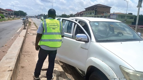 Engineers of the Ghana Highway Authority on the scene to assess the situation