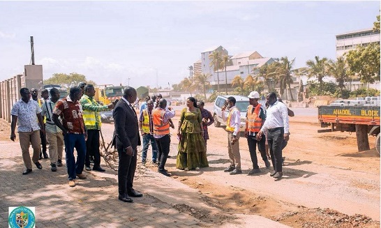 Ebi Bright (middle), Tema MCE interacting with the contractors Ebi Bright (middle), Tema MCE interacting with the contractors