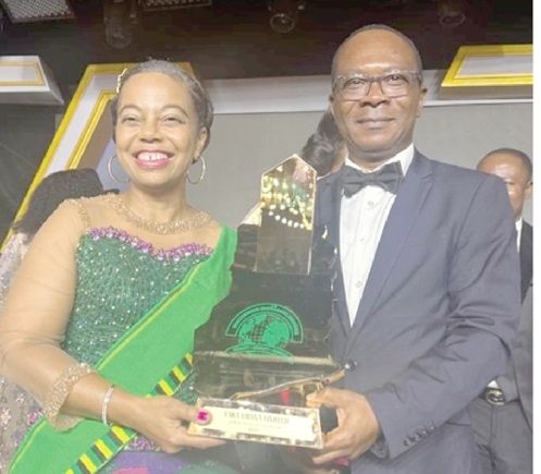Theresa Randolph (left), Country Manager, and Kudjoe Agbenyega, Chief Financial Officer, both of Yara Ghana, displaying the award Theresa Randolph (left), Country Manager, and Kudjoe Agbenyega, Chief Financial Officer, both of Yara Ghana, displaying the award