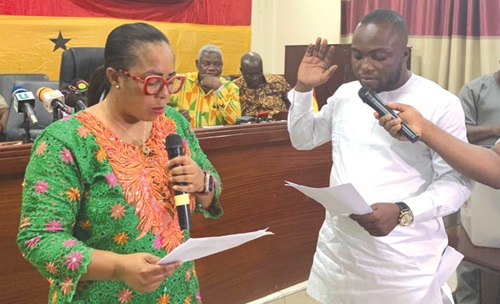 Linda Obenewaa Akweley Ocloo (left), Greater Accra Regional Minister, swearing in Israel Adjetey Otchweemah, MCE for Ledzokuku Linda Obenewaa Akweley Ocloo (left), Greater Accra Regional Minister, swearing in Israel Adjetey Otchweemah, MCE for Ledzokuku