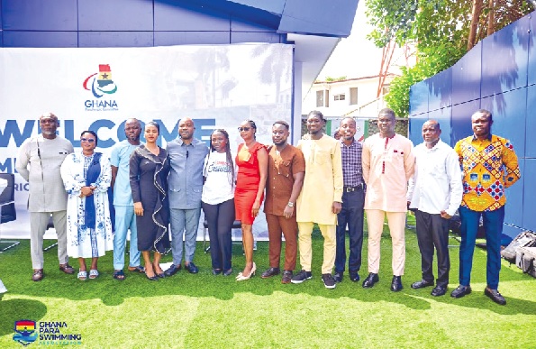 •Samson Deen (5th from left) with some of the executive board members •Samson Deen (5th from left) with some of the executive board members