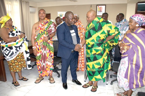 James Gunu (middle), Volta Regional Minister, in a hearty handshake with Togbe Korsi Nego VI, Manklalo of Mepe Traditional Area, while other members of the visiting delegation look on James Gunu (middle), Volta Regional Minister, in a hearty handshake with Togbe Korsi Nego VI, Manklalo of Mepe Traditional Area, while other members of the visiting delegation look on
