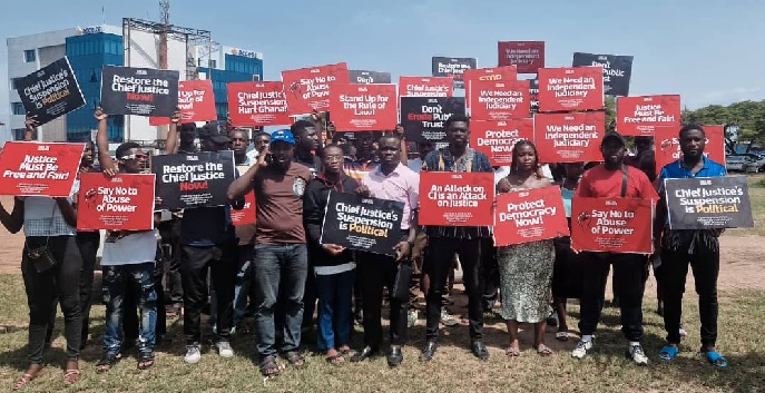 Youth group pickets over Chief Justice’s probe, demands revocation of suspension Youth group pickets over Chief Justice’s probe, demands revocation of suspension