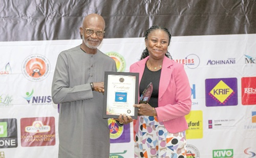 Kwesi Amoafo-Yeboah, Chairman, Entrepreneurs Foundation of Ghana, presenting the award to Gifty E. Appiah (right), PRO, Latex Foam