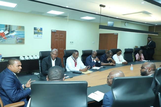 Farihan Alhassan (left), Managing Director of GCB Bank PLC, speaking to the delegation from the Graphic Communications Group Ltd (GCGL) during the meeting. Picture: EDNA SALVO KOTEY Farihan Alhassan (left), Managing Director of GCB Bank PLC, speaking to the delegation from the Graphic Communications Group Ltd (GCGL) during the meeting. Picture: EDNA SALVO KOTEY