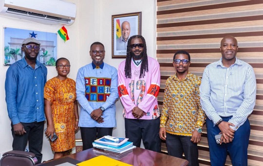 Samini in the office of GTA EDITOR’S LENS: Stop party politics in creative space post-elections