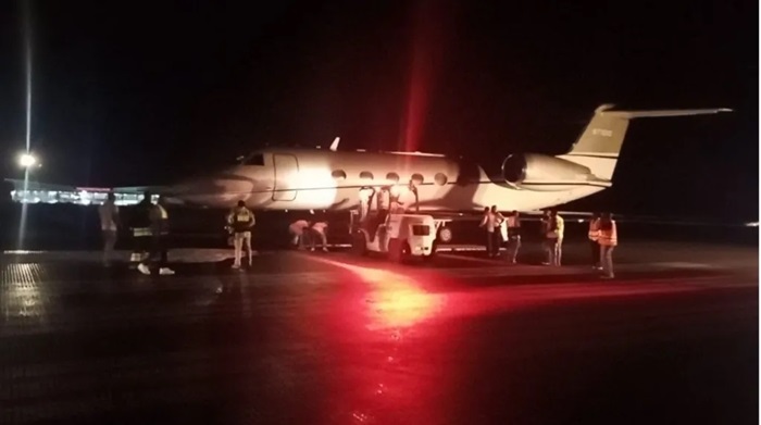 The presidential jet's landing gear malfunctioned, authorities say The presidential jet's landing gear malfunctioned, authorities say