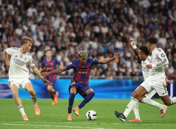 Lamine Yamal (middle) sets record in FIFPRO World XI 2025