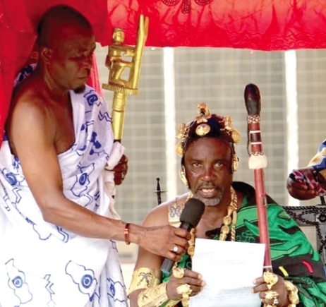 Barima Ogyeahoho Anom, Chief of Dokrochiwa Dawu, addressing the gathering
