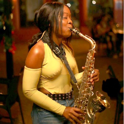 She performs at corporate events, weddings, music shows, and other private functions