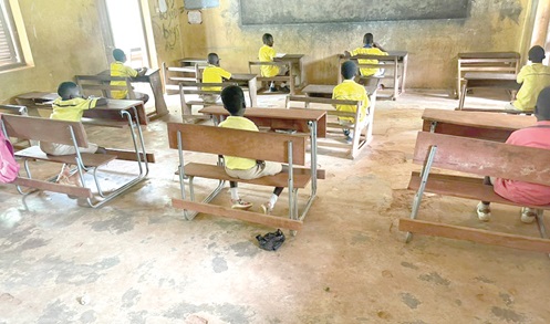 Schoolchildren in one of the classrooms before the rehabilitation