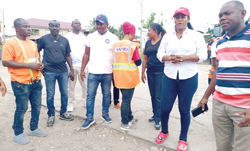 Ebi Bright, (2nd right) and some officials of TMA leading the exercise to remove some unauthorised structures at the Republic Road School enclave