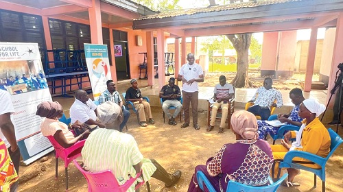 Wahabu Salam, Northern Regional Cordinator of E4L Programme, facilitating the training