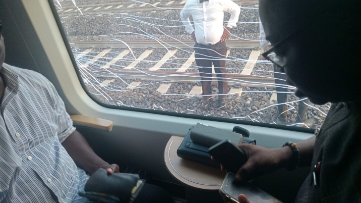 Another stone attack on ‎Tema–Mpakadan train service; window smashed with stone