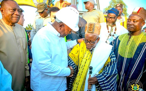 President John Dramani Mahama (2nd from left) in a chat with Naa Seidu Braimah (2nd from right), Guli Naa, during the ceremony. With them is Dr. Abdul-Rashid H. Pelpuo (left), Minister of Labour, Jobs and Employment, and other chiefs