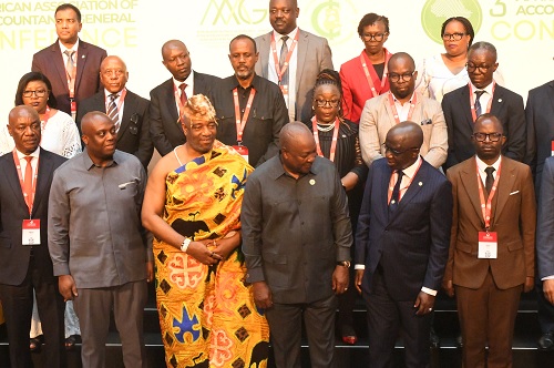 President John Dramani Mahama (3rd from right), interacting with  Dr Shameldeen Ogungimi (2nd from right), acting Executive Chairman, AAAG. With them is King Tackie Teiko Tsuru II (3rd from left), Ga Mantse, and some participants. Picture:  SAMUEL TEI ADANO