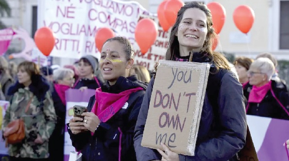 Women protesting against femicide in Italy