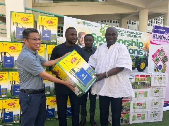 Mr Eric Opoku (right), Minister of Food and Agriculture receiving the items from Mr Zhu Tao, General Manager of Wynca Sunshine Ghana Agric Company Limited