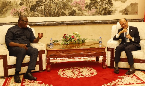 Theophilus Yartey (left), Editor, Graphic, explaining a point to Tong Defa, Ambassador of China to Ghana, during the meeting. Picture: EDNA SALVO KOTEY