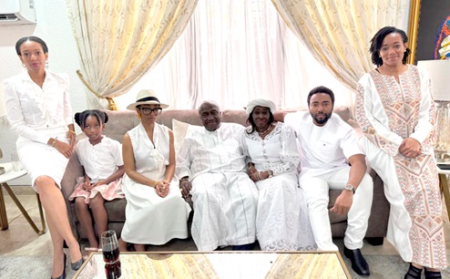  Oheneba Akwasi Abayie (middle) with Nana Konadu Agyeman-Rawlings (3rd from right) and her children