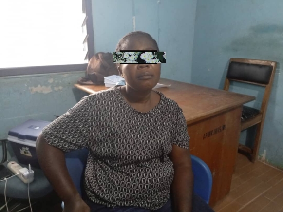 Woman caught with GH¢200 and GH¢100 counterfeits at Assin Fosu market rescued by police from mob action