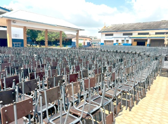Labone SHS receives 3,000 desks after The Mirror’s story on how freshers were sitting on floors for lessons