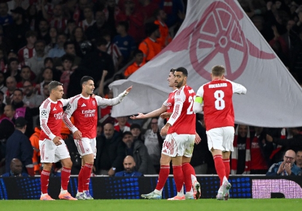 Arsenal players celebrating their victory