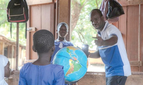 Issah Zakaria Baba, a teacher at Pong Tamale Experimental School, facilitating the class with the TPD model