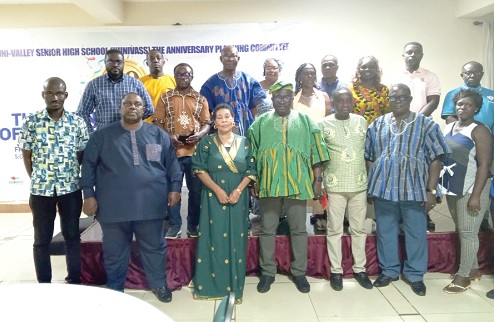 The planning committee with some of the old students of the school