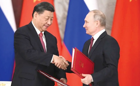 Russian President Vladimir Putin (right) and Chinese President Xi Jinping