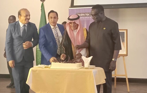 Ambassador Sultan Abdulrahman Al Dakhel (2nd from right), James Gyakye Quayson (right), Deputy Minister of Foreign Affairs, and other diplomats cutting the anniversary cake.