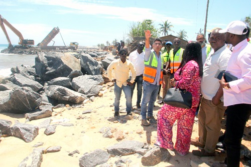 Ehud Deri (2nd from left), the Project Director of Amandi, briefing the committee members on ongoing work at Amutinu Sallakope