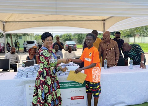 Eliklim Akurugu (left), MP, Dome- Kwabenya Constituency presenting a cheque to Eric Sey at the event Eliklim Akurugu (left), MP, Dome- Kwabenya Constituency presenting a cheque to Eric Sey at the event