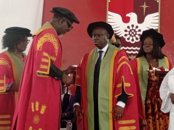 Pastor Mensa Otabil, Chancellor of Central University swearing in Prof Samuel Kwasi Dartey-Baah as the new Vice Chancellor of the University. Prof. Samuel Kwasi Dartey-Baah sworn in as new Vice-Chancellor for Central University