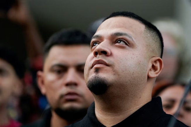 Kilmar Abrego, the migrant whose wrongful deportation to El Salvador made him a symbol of U.S. President Donald Trump's aggressive immigration policies, attends an event with supporters as he appears for a check-in at the ICE Baltimore field office three days after his release from criminal custody in Tennessee, in Baltimore, Maryland, U.S. August 25, 2025. REUTERS/Elizabeth Frantz/File Photo Kilmar Abrego, the migrant whose wrongful deportation to El Salvador made him a symbol of U.S. President Donald Trump's aggressive immigration policies, attends an event with supporters as he appears for a check-in at the ICE Baltimore field office three days after his release from criminal custody in Tennessee, in Baltimore, Maryland, U.S. August 25, 2025. REUTERS/Elizabeth Frantz/File Photo