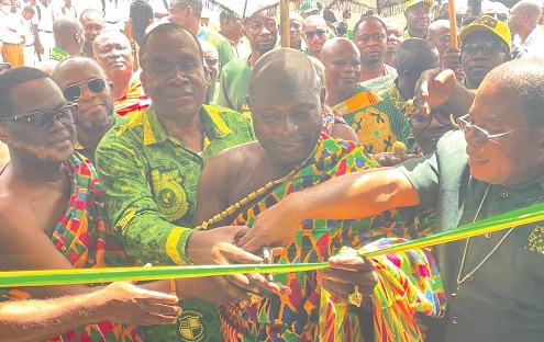 Baffour Agyei Fosu Twetweakwa II (2nd from right), Anantahene, being assisted by Very Rev. Lewis Asare (right), Headmaster, Prempeh College, to inaugurate the bungalows. Those with them include Dr Benjamin Kweku Acolatse (2nd from left), Board Chairman, Prempeh College