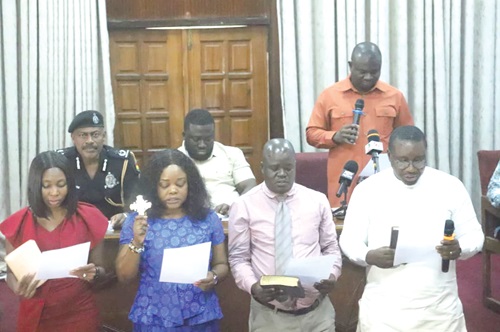 Albert Kwabena Dwumfuor (arrowed), President of the GJA, swearing in the new leadership of the GJA chapter in the Ashanti Region. From right are Kofi Adu Domfeh, Regional Chairman; Nicholas Osei-Wusu, Vice Chairperson; Beatrice Spio Gabbrah, General Secretary, and Dr Neta Kris Abiana Pasram, Treasurer. Seated behind are DCOP Emmanuel Teye Cudjoe (left), Regional Police Commander, and Dr Frank Amoakohene, Ashanti Regional Minister. Picture: EMMANUEL BAAH Albert Kwabena Dwumfuor (arrowed), President of the GJA, swearing in the new leadership of the GJA chapter in the Ashanti Region. From right are Kofi Adu Domfeh, Regional Chairman; Nicholas Osei-Wusu, Vice Chairperson; Beatrice Spio Gabbrah, General Secretary, and Dr Neta Kris Abiana Pasram, Treasurer. Seated behind are DCOP Emmanuel Teye Cudjoe (left), Regional Police Commander, and Dr Frank Amoakohene, Ashanti Regional Minister. Picture: EMMANUEL BAAH