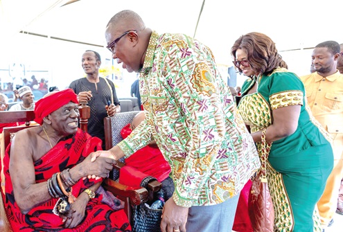 Dr Samuel Ofosu-Ampofo (middle), Policy Advisor, Political Affairs, Office of the Vice-President, exchanging pleasantries with Osabarimba Kwesi Attah II (left), Oguaamanhene and President of the Oguaa Traditional Council, during the ceremony. RIGHT: Some of the items presented. Dr Samuel Ofosu-Ampofo (middle), Policy Advisor, Political Affairs, Office of the Vice-President, exchanging pleasantries with Osabarimba Kwesi Attah II (left), Oguaamanhene and President of the Oguaa Traditional Council, during the ceremony. RIGHT: Some of the items presented.