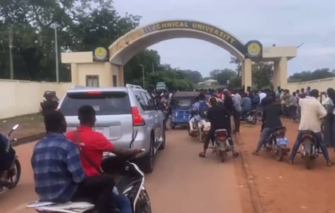 Tamale Technical University students injured in violent protest against fee hikes and poor facilities Tamale Technical University students injured in violent protest against fee hikes and poor facilities