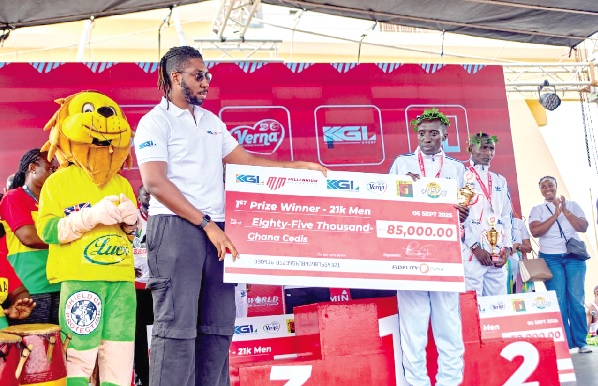 Elliot Dadey (left), CEO of KGL Foundationn presenting the winner's prize men's champion Gilbert Kiprotich Elliot Dadey (left), CEO of KGL Foundationn presenting the winner's prize men's champion Gilbert Kiprotich