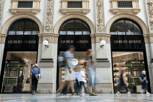 Shoppers hunt for vintage Armani after designer’s death Shoppers hunt for vintage Armani after designer’s death