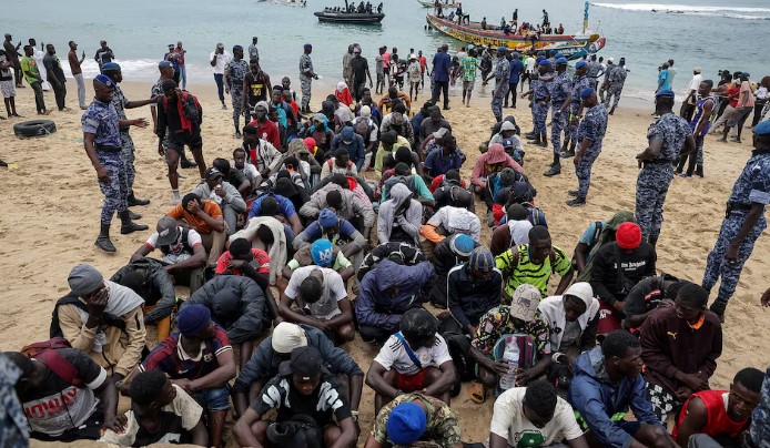 [5/5]A migrant attempting to cross the Atlantic reacts while a gendarme holds him after Senegalese marines intercepted the vessel carrying 112 people, officials said, as it was brought ashore at Ouakam Beach in Dakar, Senegal September 16, 2025. REUTERS/Zohra Bensemra Purchase Licensing Rights