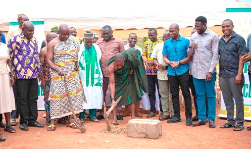 Nana Aboagye Sempa, Kyekyewere Dikro, cutting the sod for the commencement of the project. With him are members of the club and chiefs